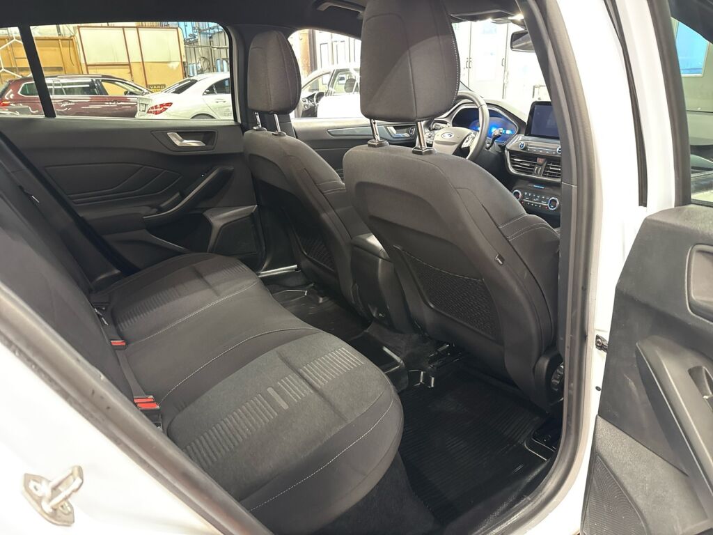 Ford Focus 2021 Valkoinen