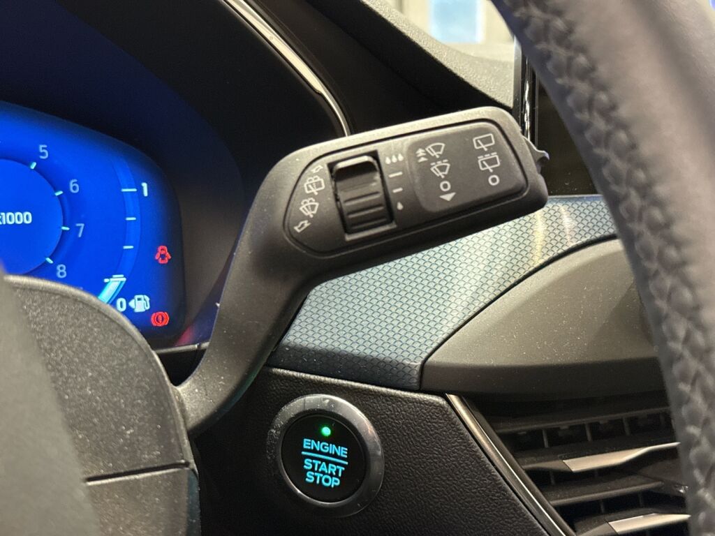 Ford Focus 2021 Valkoinen