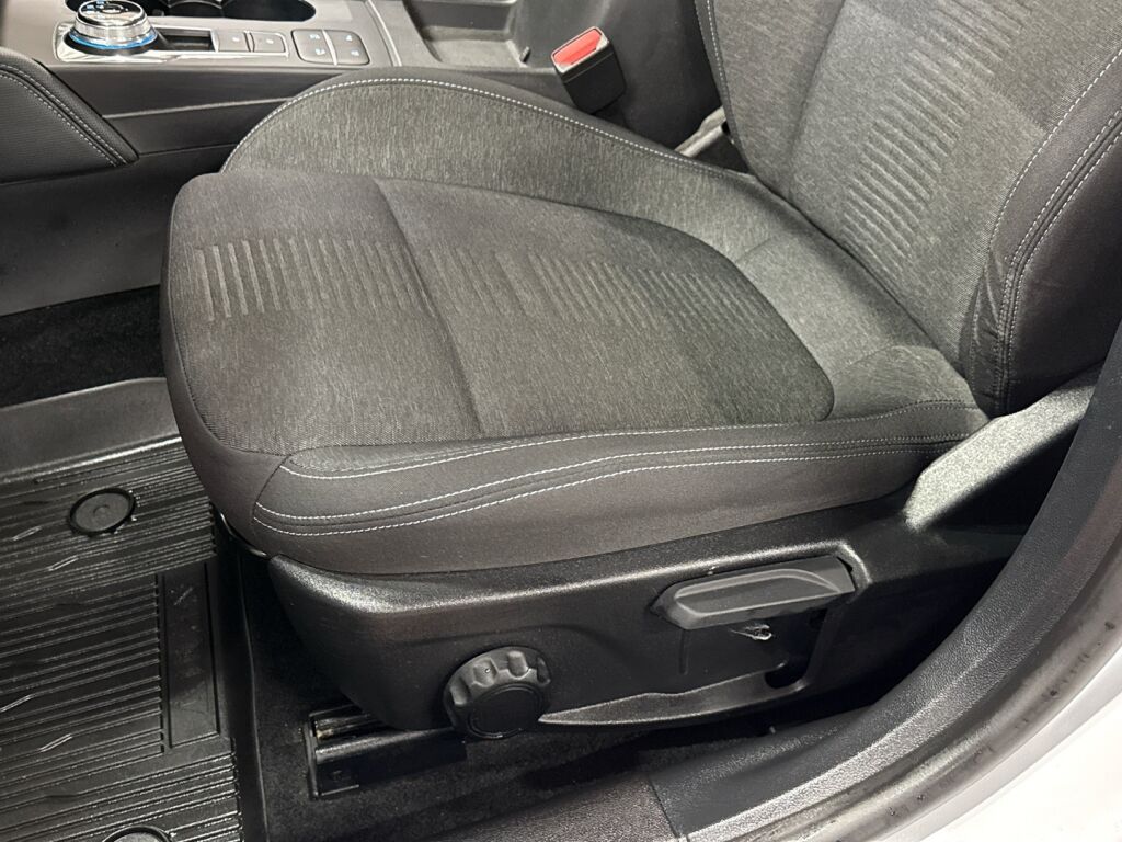 Ford Focus 2021 Valkoinen