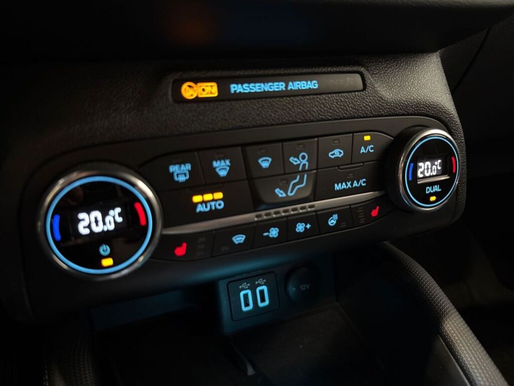 Ford Focus 2021 Musta