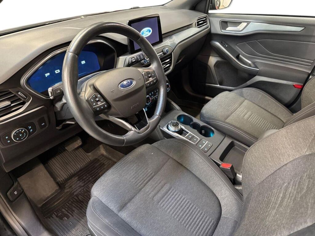 Ford Focus 2021 Musta