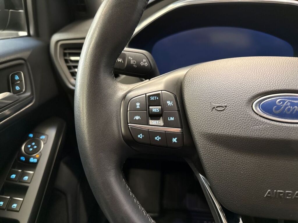 Ford Focus 2021 Musta