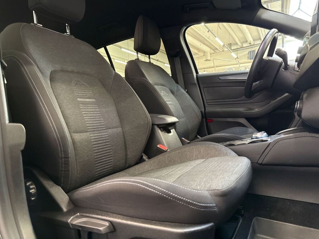 Ford Focus 2021 Musta