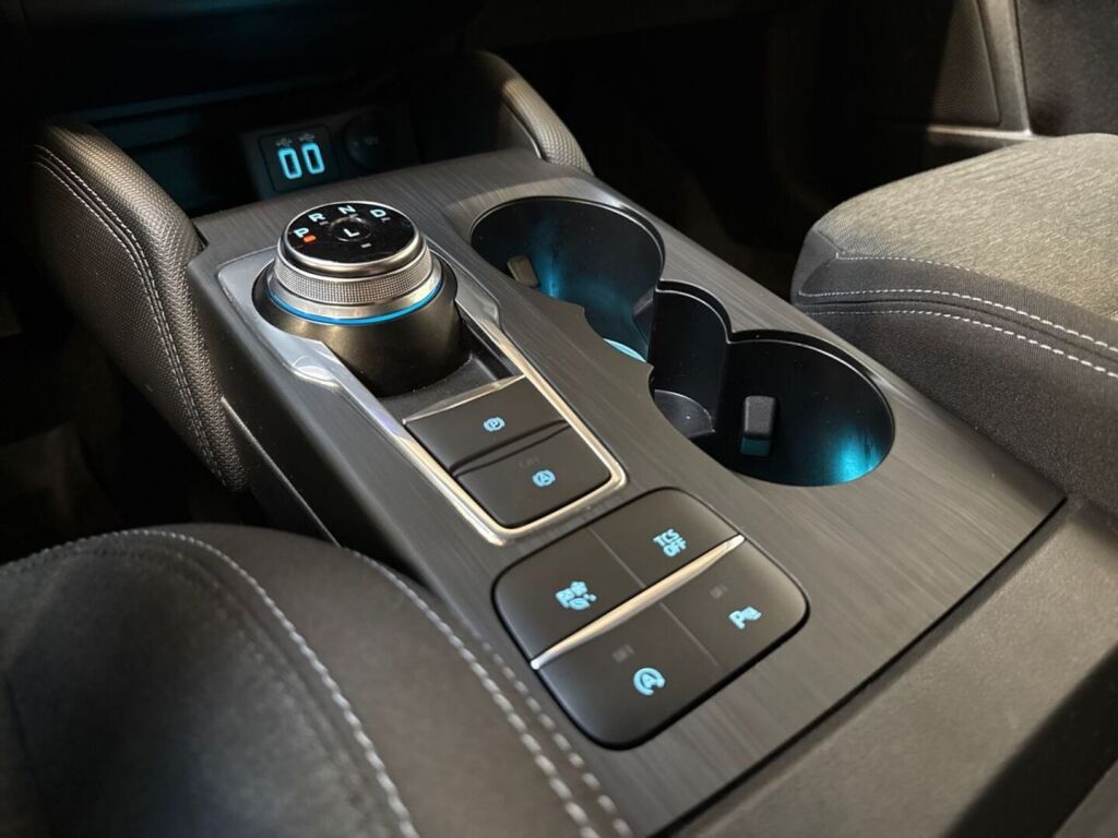 Ford Focus 2021 Musta