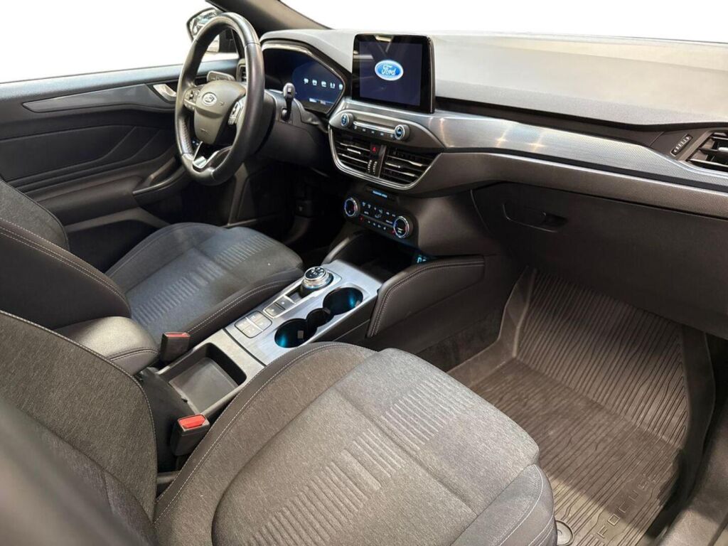 Ford Focus 2021 Musta