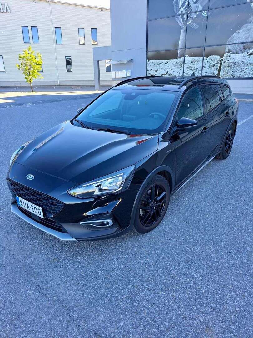 Ford Focus 2021 Musta
