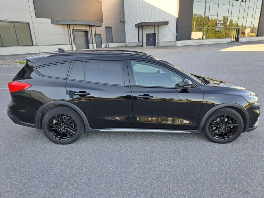 Ford Focus 2021 Musta