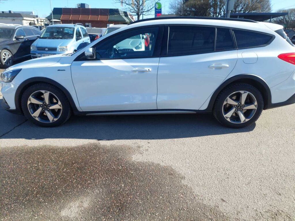 Ford Focus 2021 Valkoinen