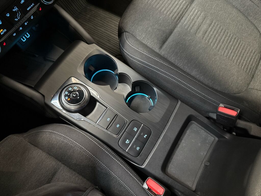 Ford Focus 2021 Valkoinen