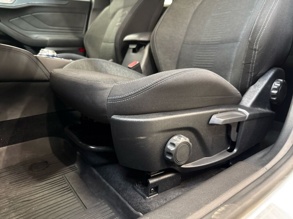 Ford Focus 2021 Valkoinen