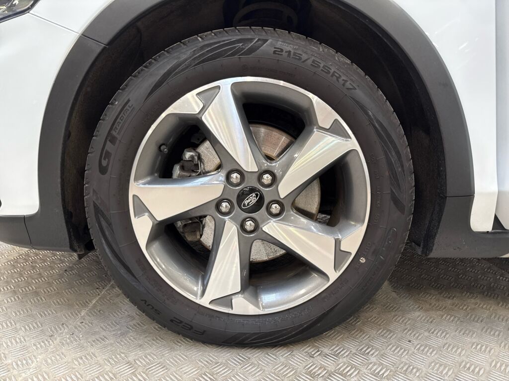Ford Focus 2021 Valkoinen