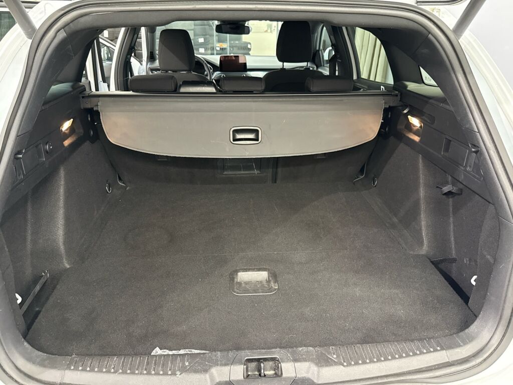 Ford Focus 2021 Valkoinen