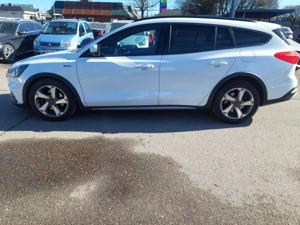 Ford Focus 2021 Valkoinen