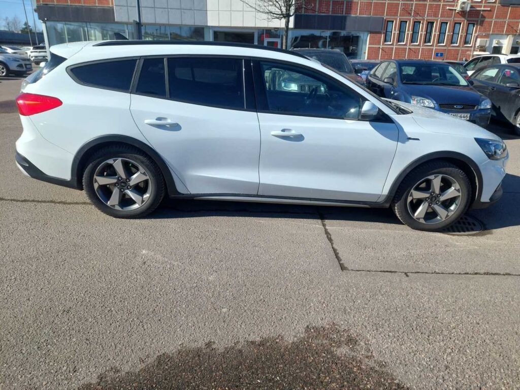 Ford Focus 2021 Valkoinen