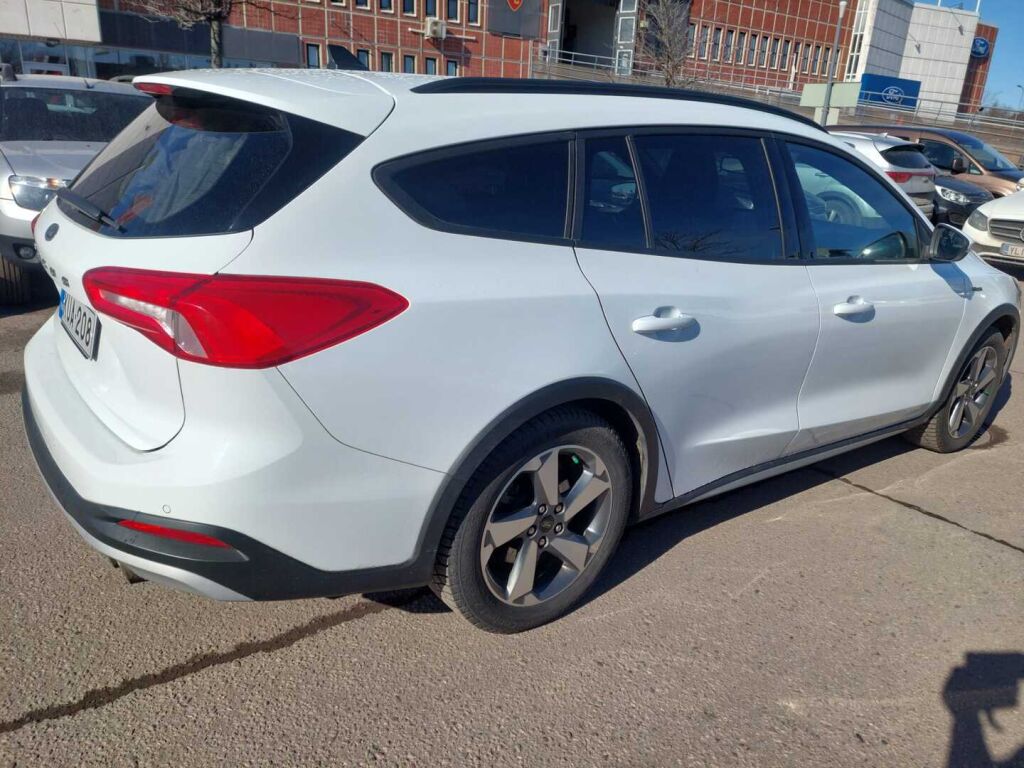 Ford Focus 2021 Valkoinen