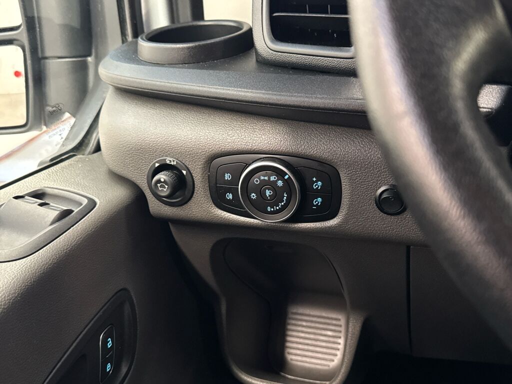 Ford Transit 2021 Valkoinen