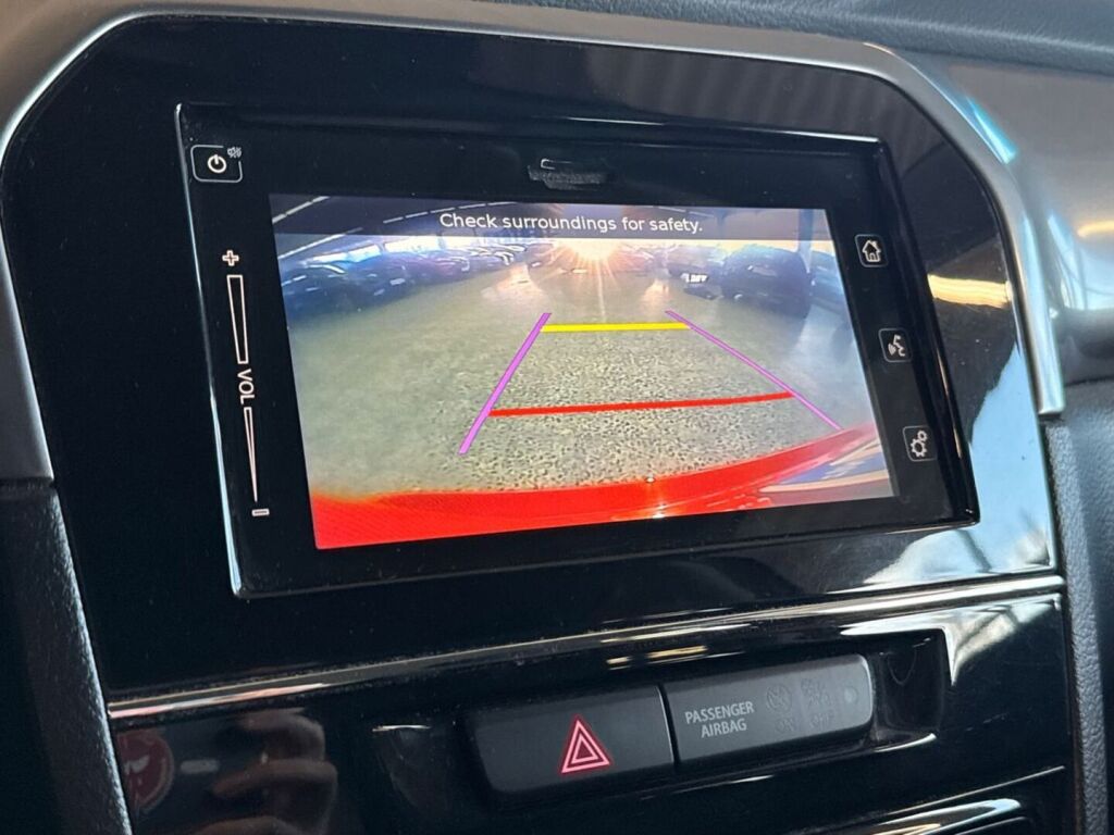 Suzuki Vitara 2021 Punainen