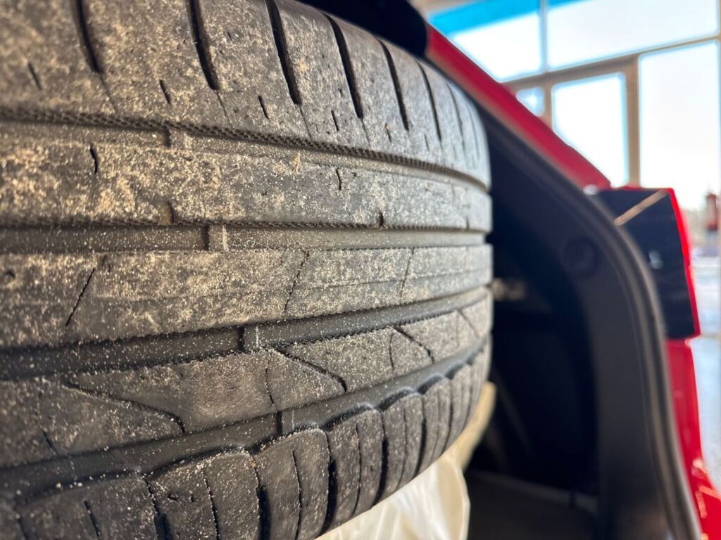 Suzuki Vitara 2021 Punainen