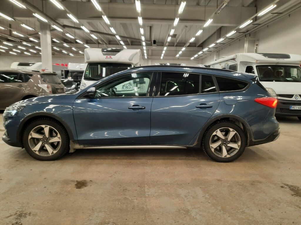 Ford Focus 2021 Sininen