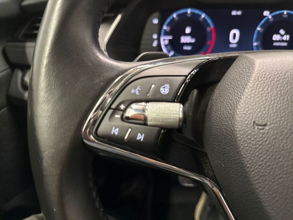 Skoda Octavia 2021 Sininen