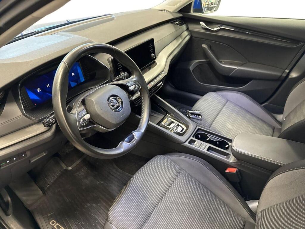 Skoda Octavia 2021 Sininen