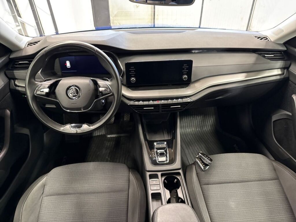 Skoda Octavia 2021 Sininen