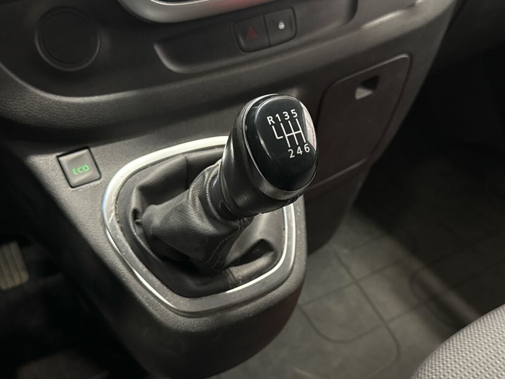 Renault Trafic 2021 Valkoinen