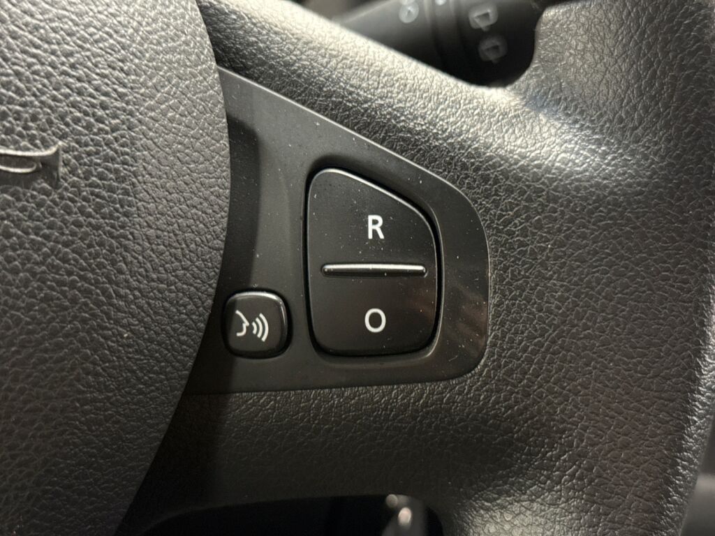 Renault Trafic 2021 Valkoinen