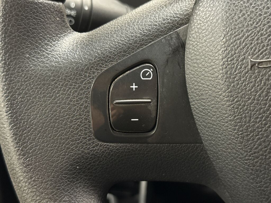 Renault Trafic 2021 Valkoinen