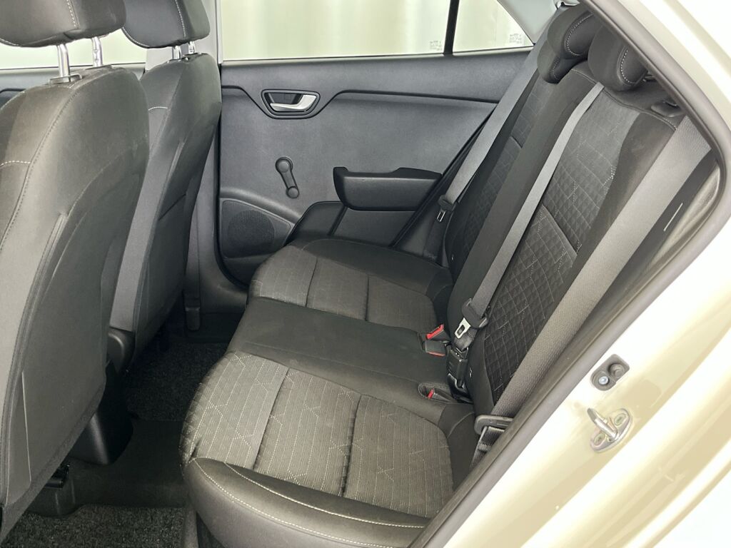 Kia Rio 2021 Valkoinen
