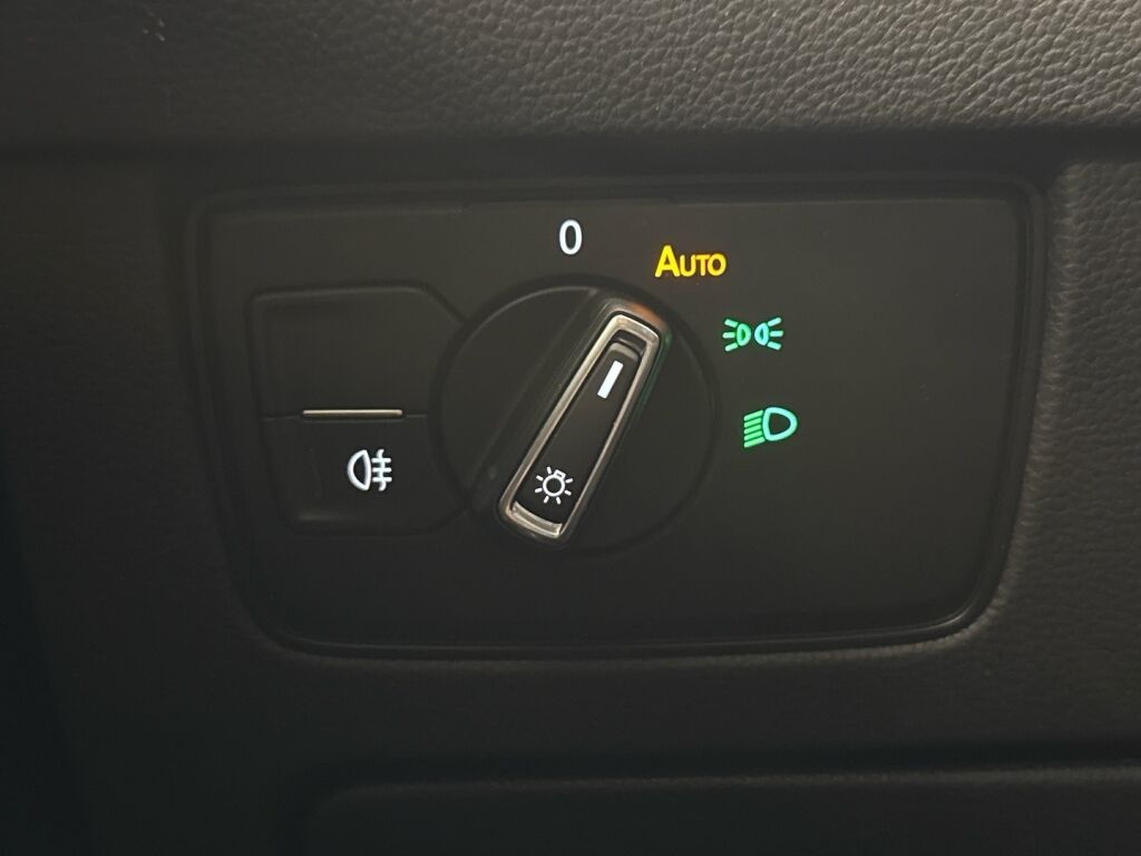 Volkswagen Passat 2020 Valkoinen