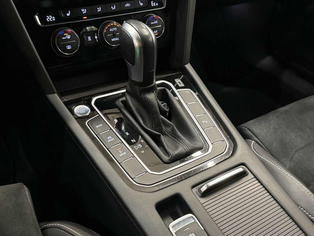 Volkswagen Passat 2020 Valkoinen