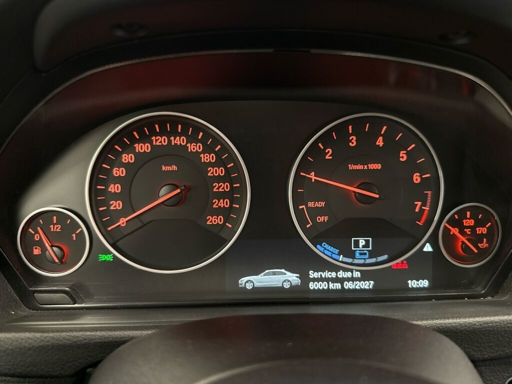 BMW 330 2017 Metalli hopea
