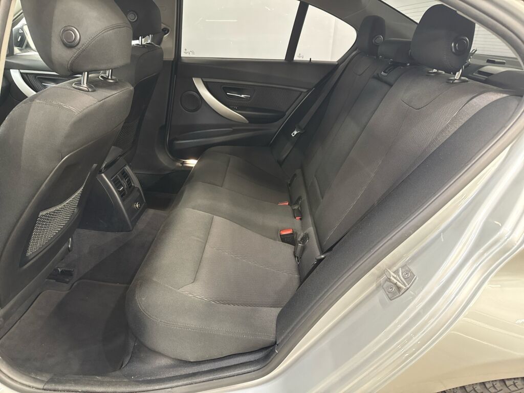 BMW 330 2017 Metalli hopea