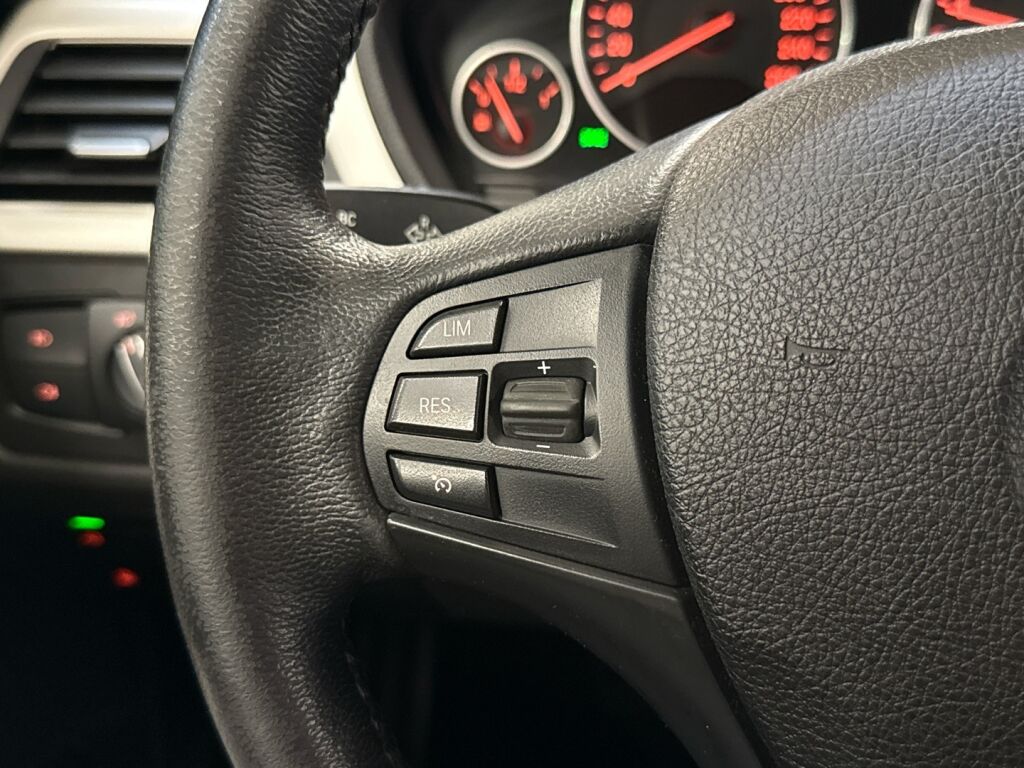 BMW 330 2017 Metalli hopea