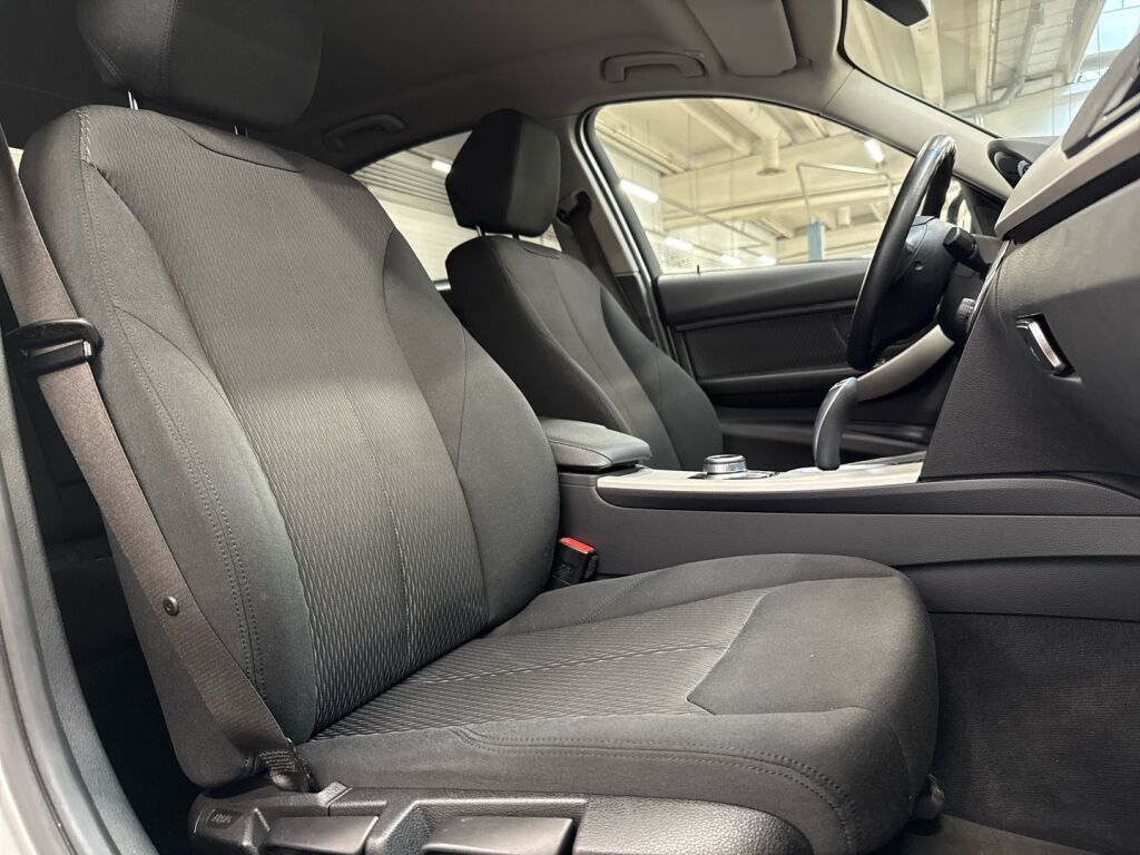 BMW 330 2017 Metalli hopea