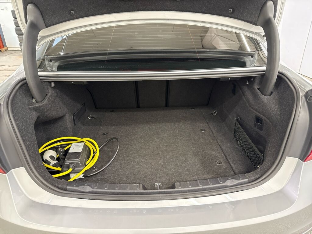 BMW 330 2017 Metalli hopea