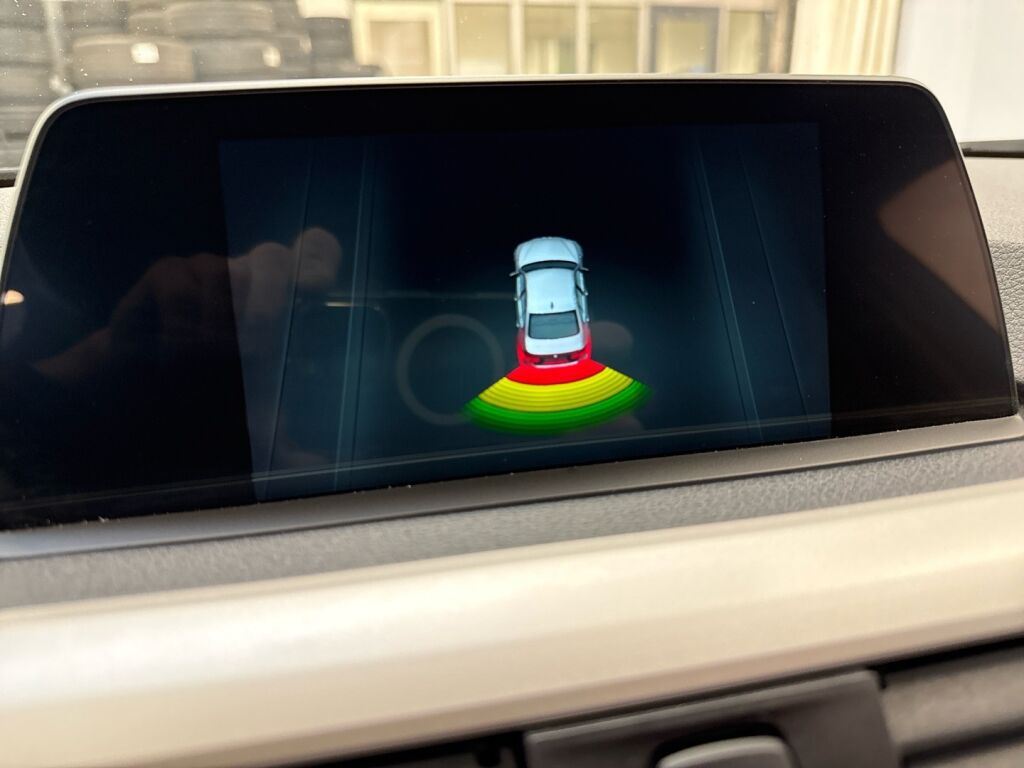 BMW 330 2017 Metalli hopea