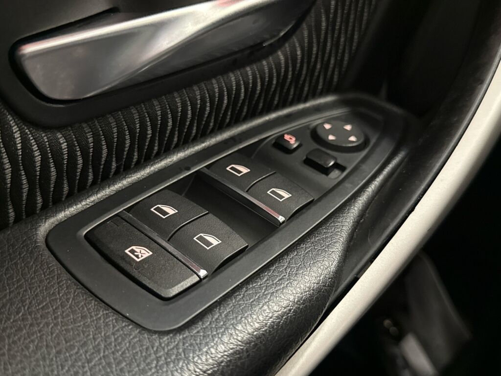 BMW 330 2017 Metalli hopea