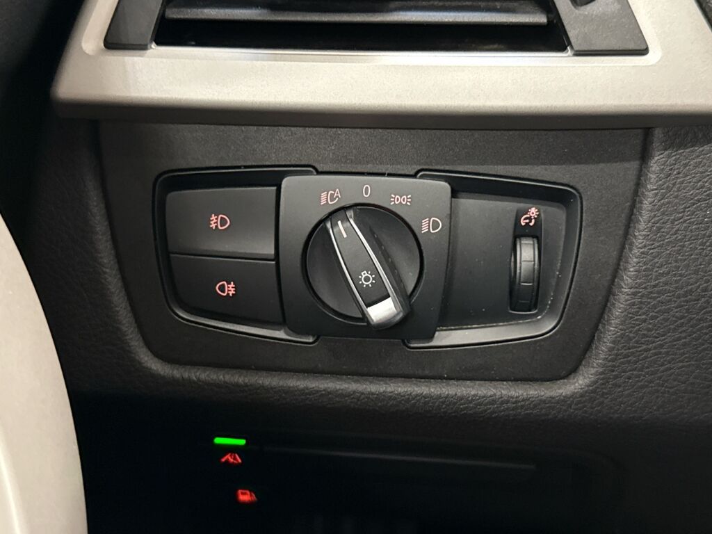 BMW 330 2017 Metalli hopea