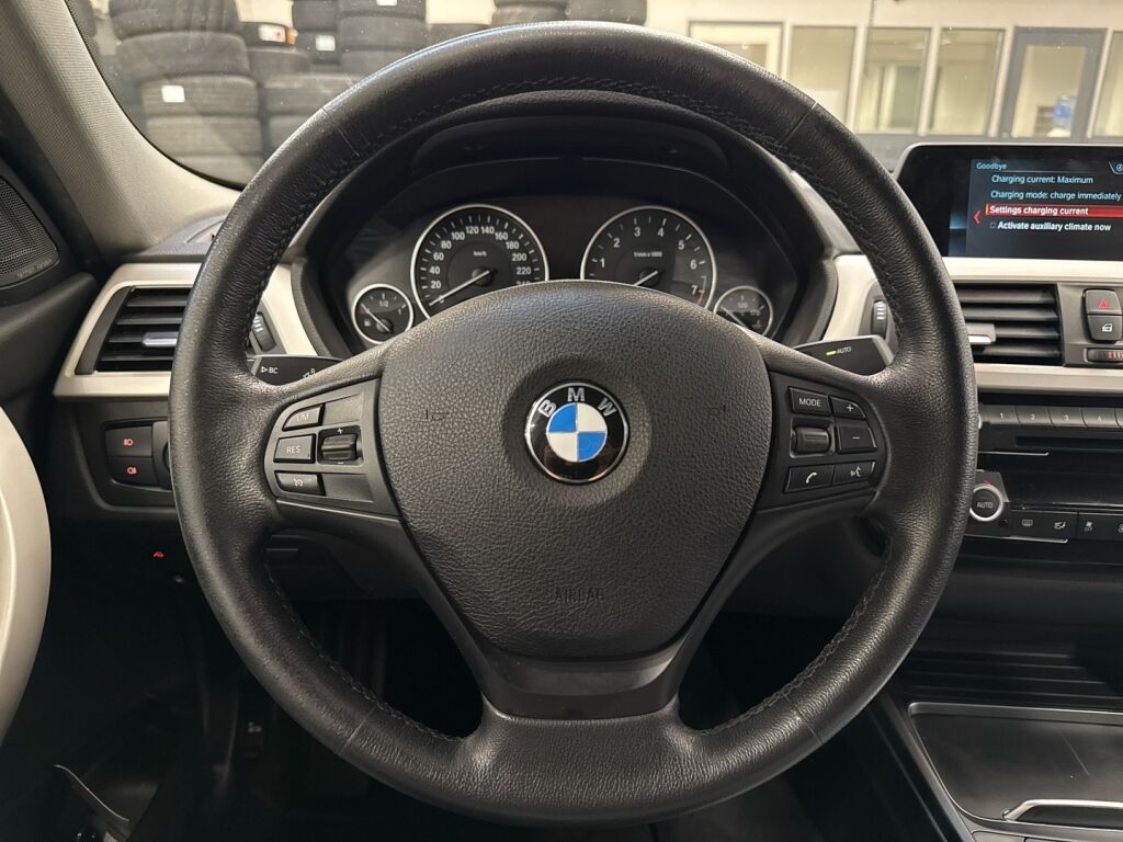 BMW 330 2017 Metalli hopea