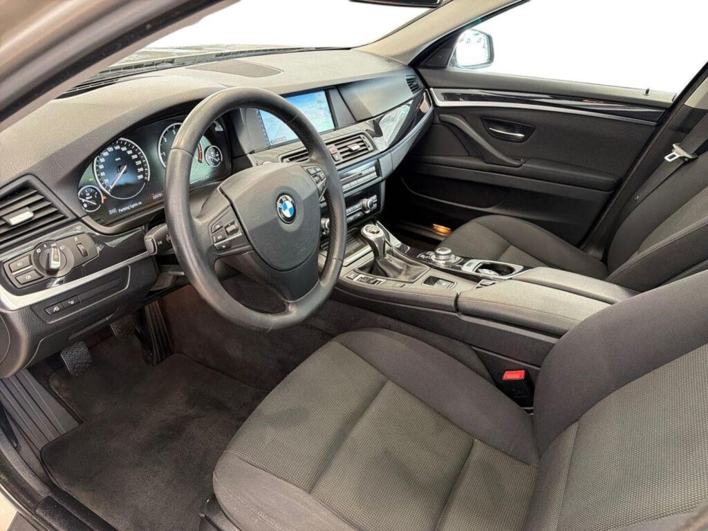 BMW 520 2012 Ruskea (beige)