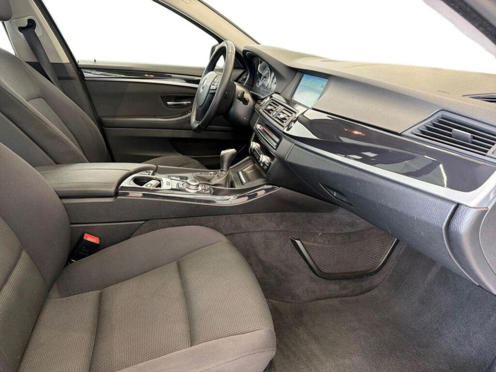 BMW 520 2012 Ruskea (beige)