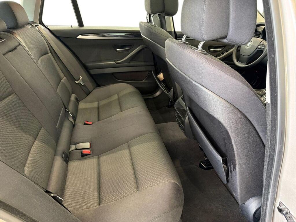 BMW 520 2012 Ruskea (beige)