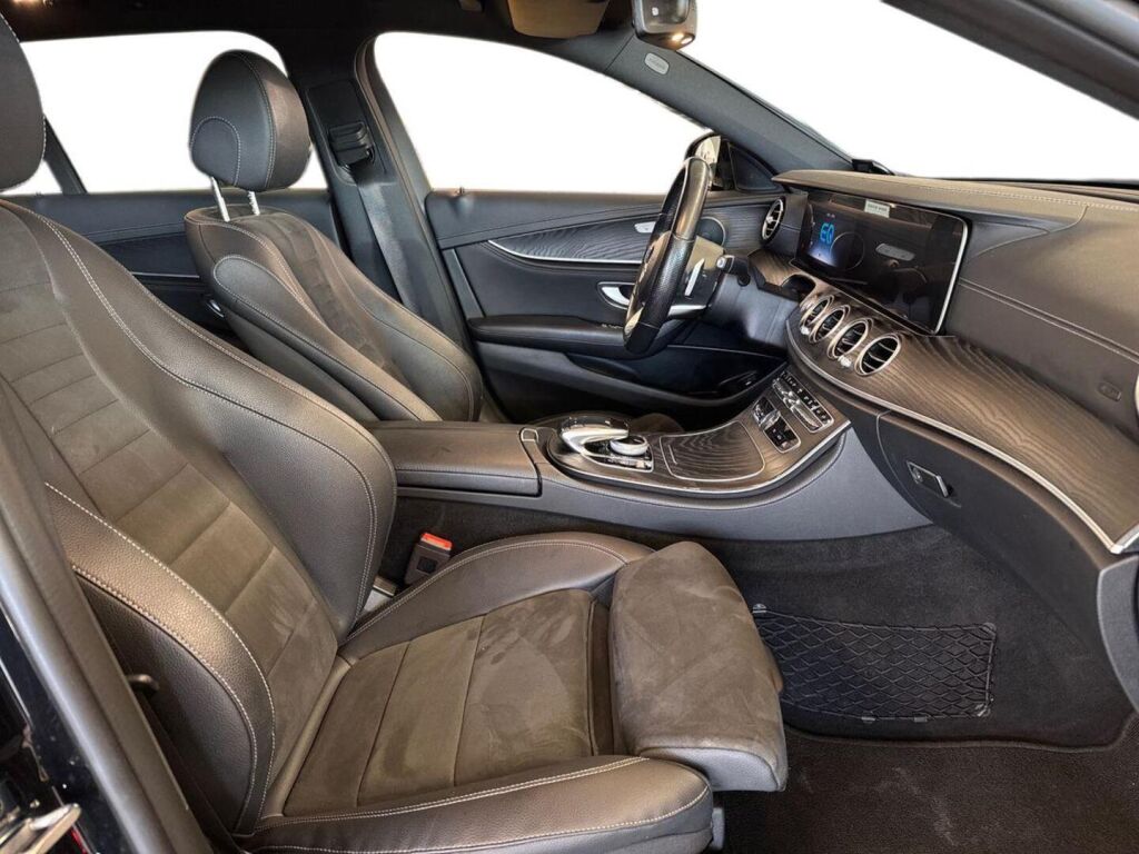 Mercedes-Benz E 2020 Musta
