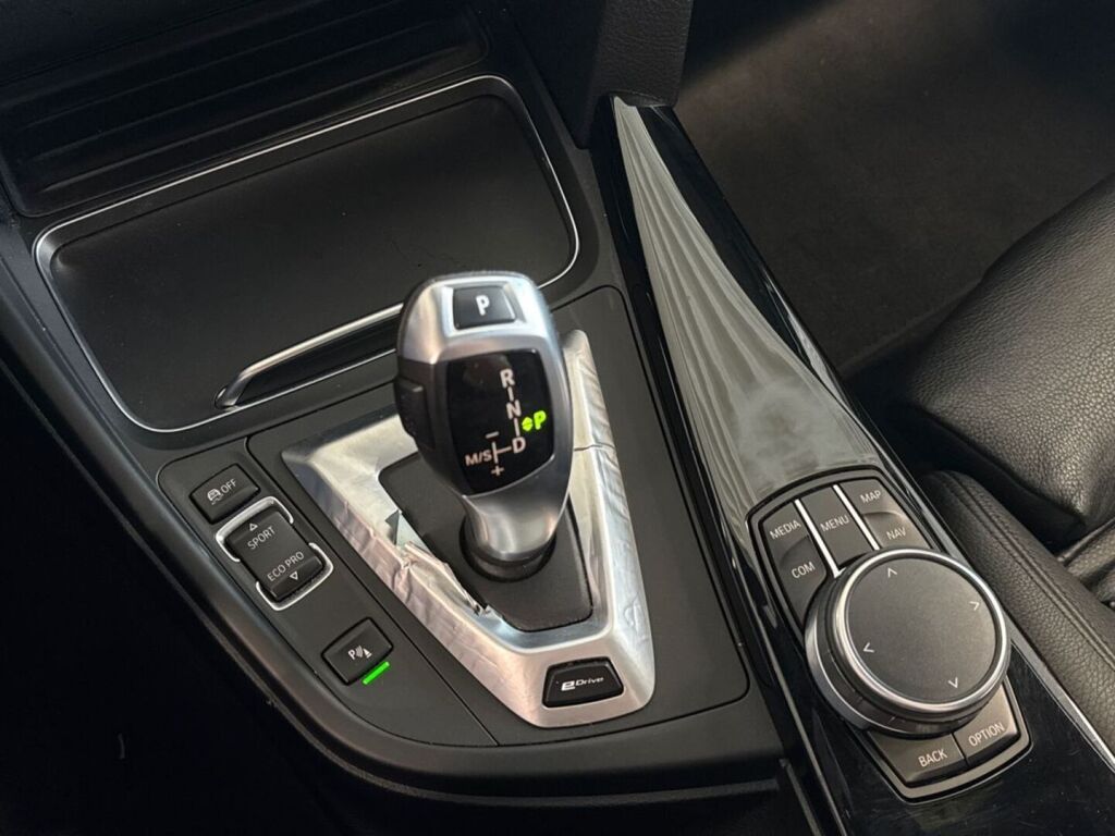 BMW 330 2016 Valkoinen