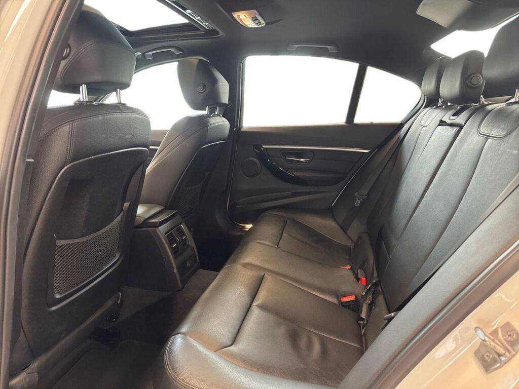 BMW 330 2016 Valkoinen