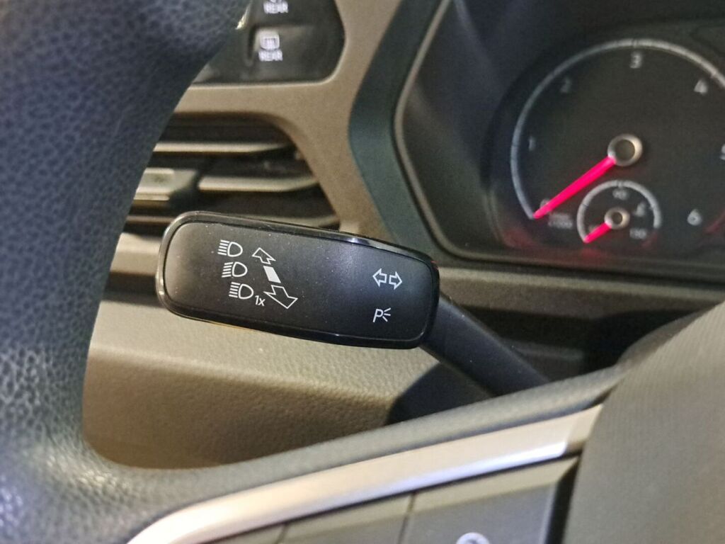 Volkswagen Caddy 2022 Musta