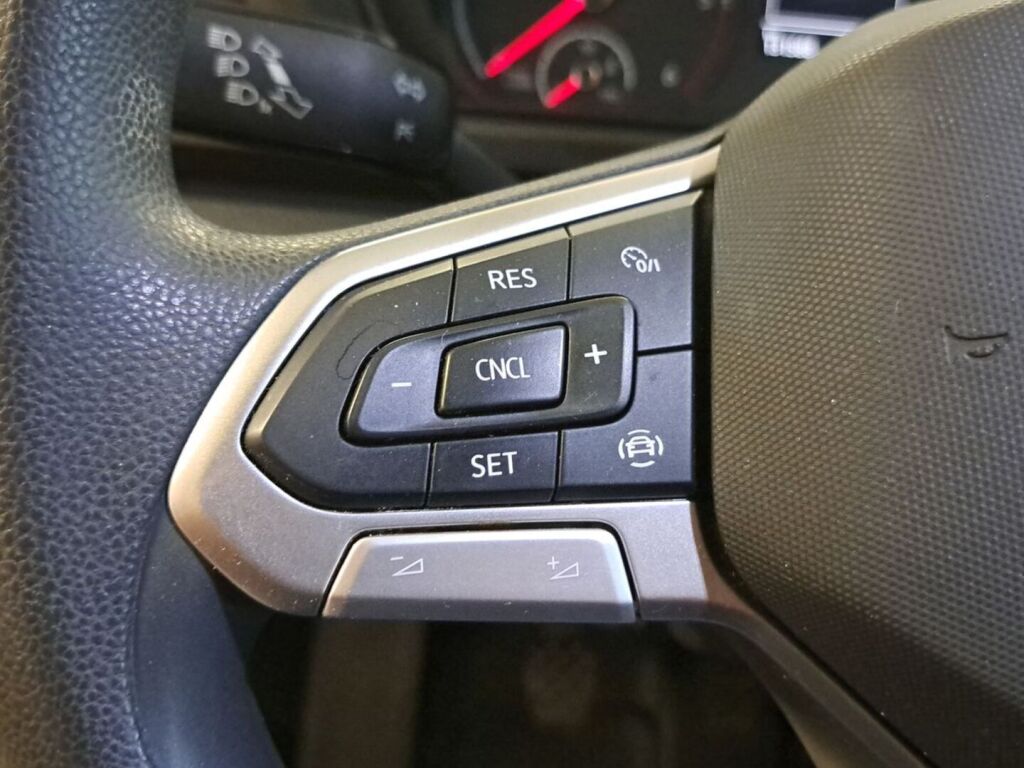 Volkswagen Caddy 2022 Musta
