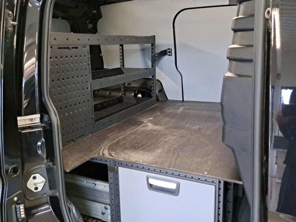 Volkswagen Caddy 2022 Musta